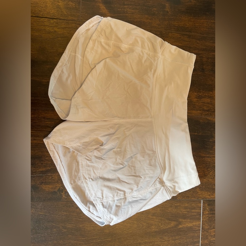 WHITE LULULEMON MID RISE SPEED UP SIZE 2